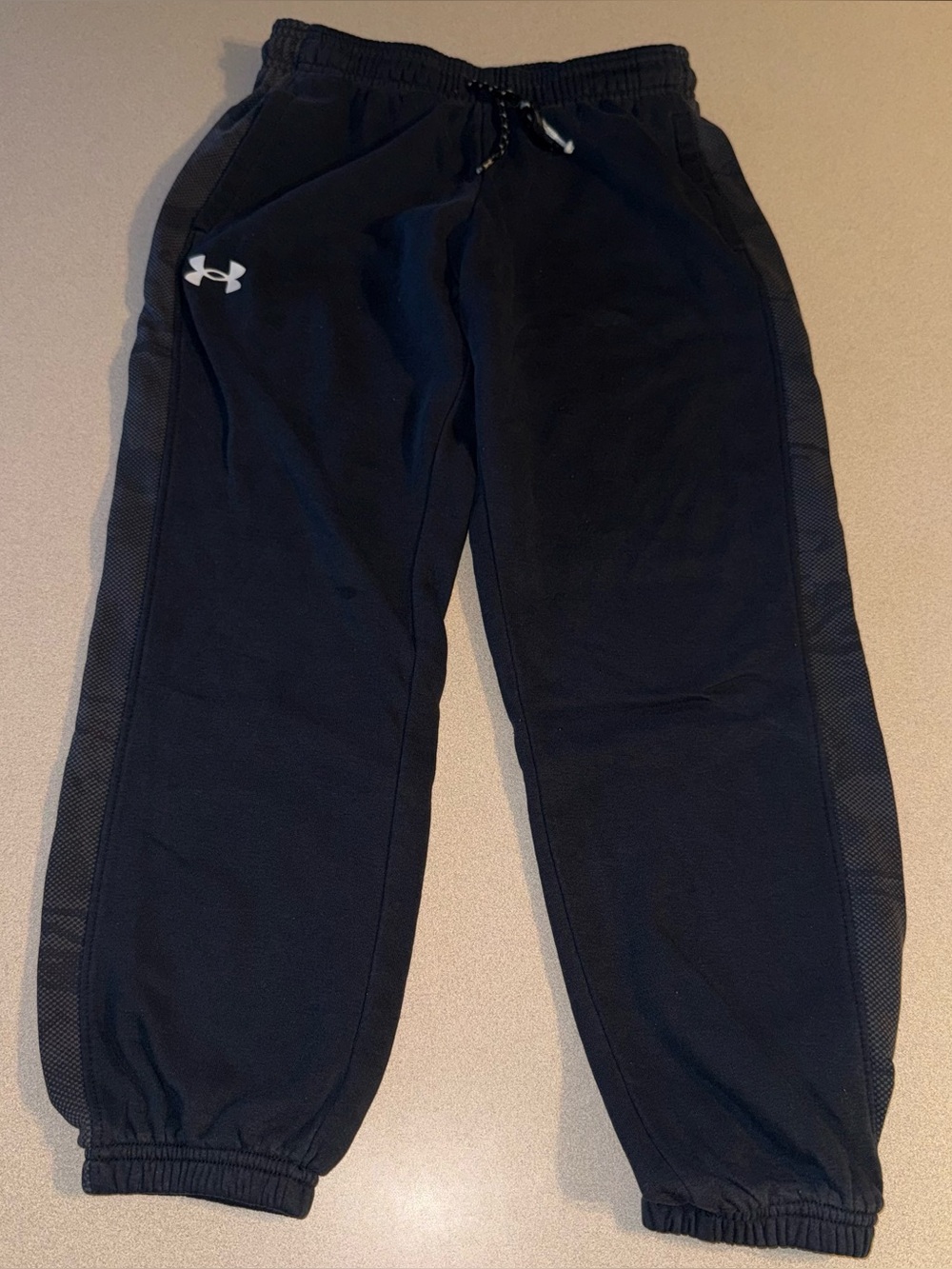 Under Armour boys size youth medium black sweatpants camo stripe on side cinched